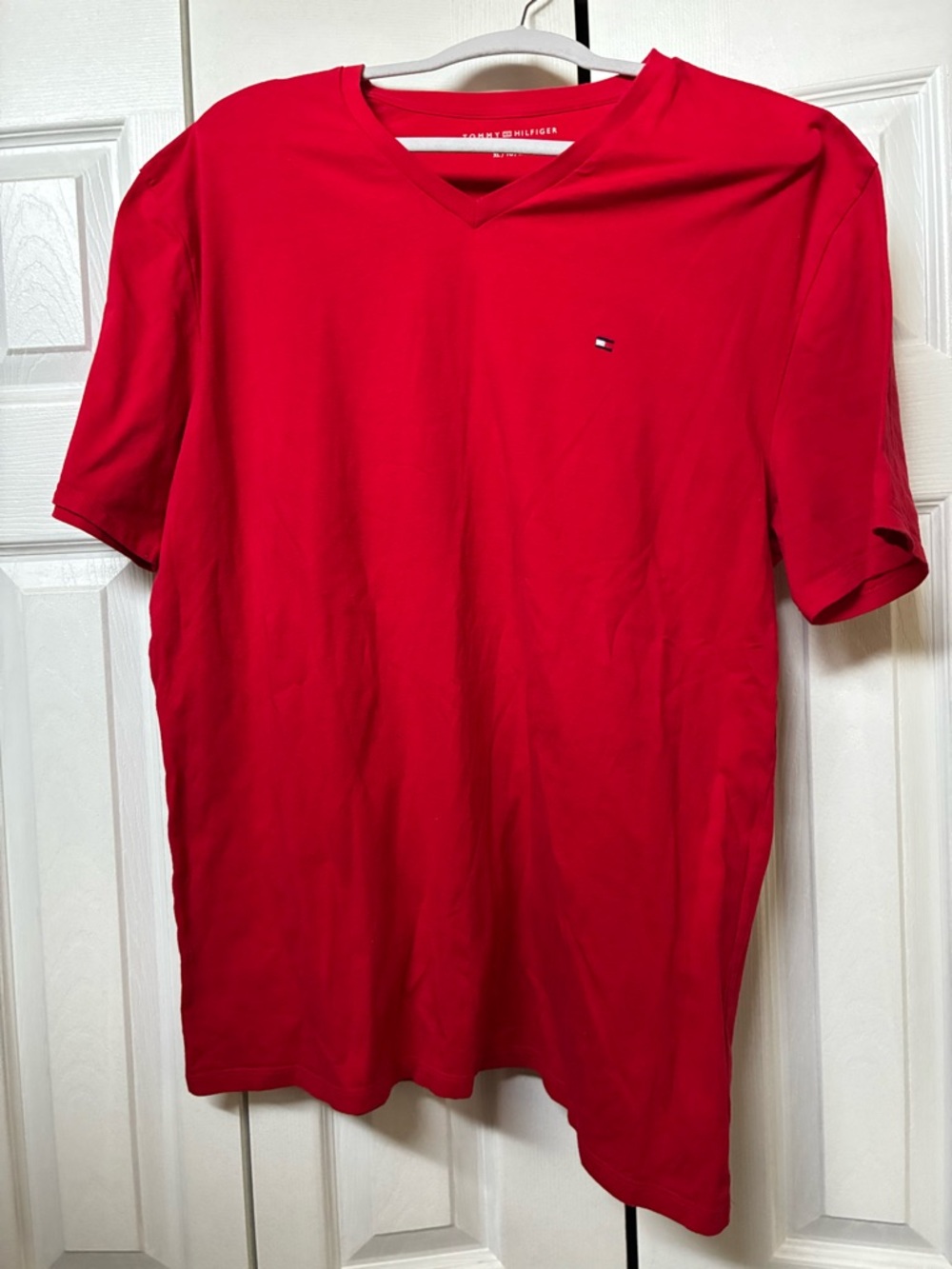 Tommy Hilfiger Men’s Red V-Neck Short Sleeve Tee with Flag Logo, Size XL
